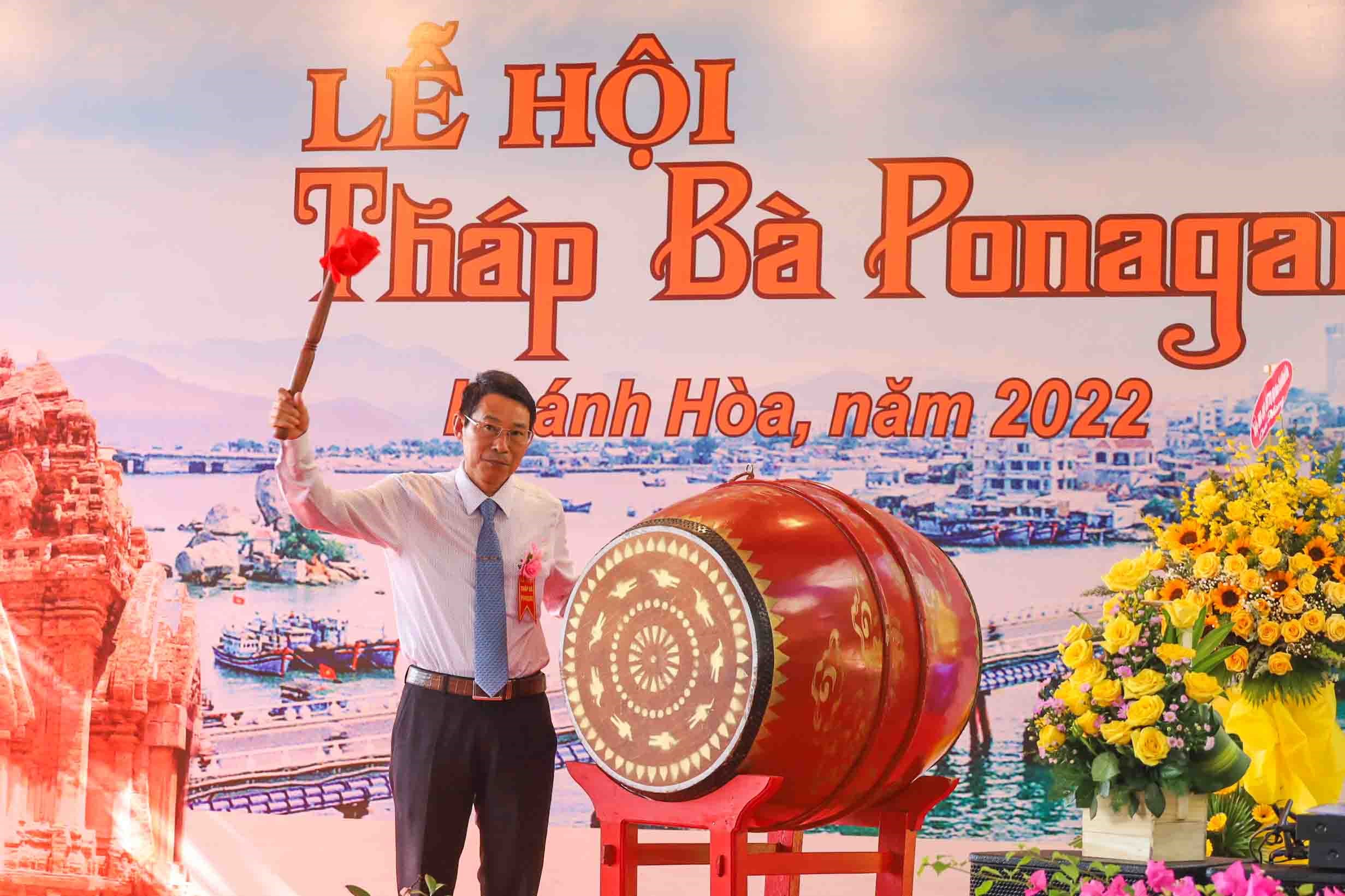 ong-dinh-van-thieu-danh-trong-khai-mac